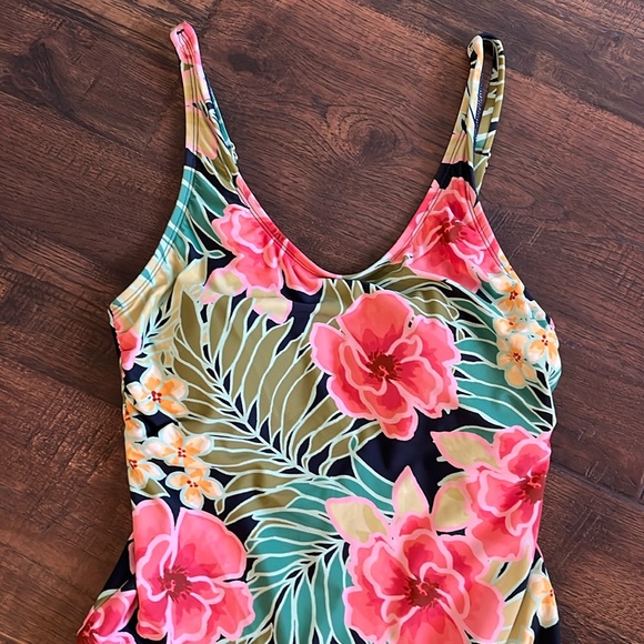 Hurley Ladies’ Swimsuit 1-Piece Pink Floral, UPF 50+ Adjustable Straps, Size M - Picture 8 of 14